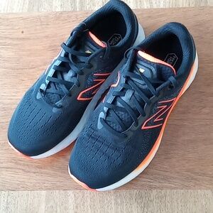 New Balance men's athletic shoes-NEW